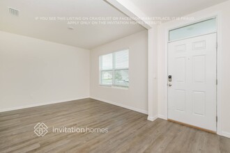 7743 Harbor Moor Drive in Palmetto, FL - Foto de edificio - Building Photo