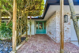 7 Oakwood Dr in Stuart, FL - Building Photo - Building Photo