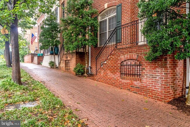 1323 N Barton St in Arlington, VA - Building Photo - Building Photo