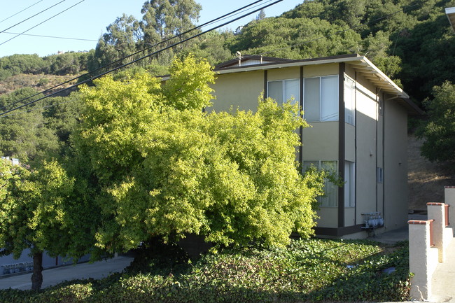 8065 Greenridge Dr in Oakland, CA - Building Photo - Building Photo