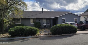 727 Douglas Ave in Prescott, AZ - Building Photo