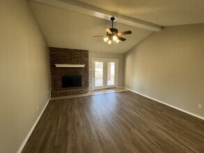 6025 71st St in Lubbock, TX - Building Photo - Building Photo