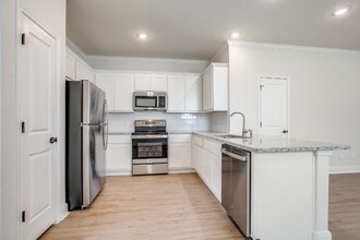 2403 Lynwood Bnd in San Antonio, TX - Building Photo - Building Photo