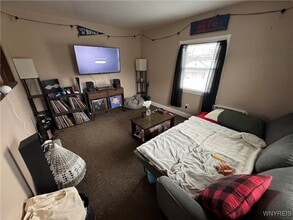 344 Clinton St, Unit Upper in Lockport, NY - Building Photo - Building Photo