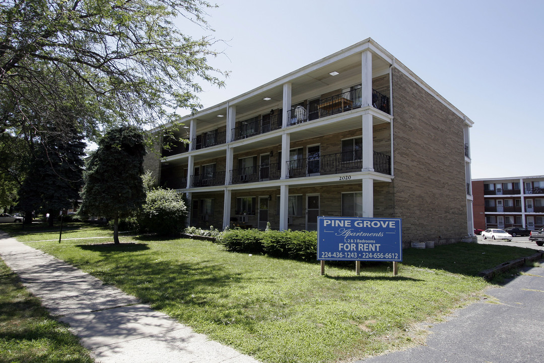 Butrick Lewis Apartments in Waukegan, IL - Building Photo