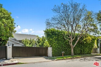 400 Chautauqua Blvd in Los Angeles, CA - Building Photo - Building Photo