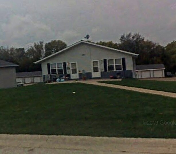 N843 Amanda St, Unit 3 Lower in Oconomowoc, WI - Building Photo