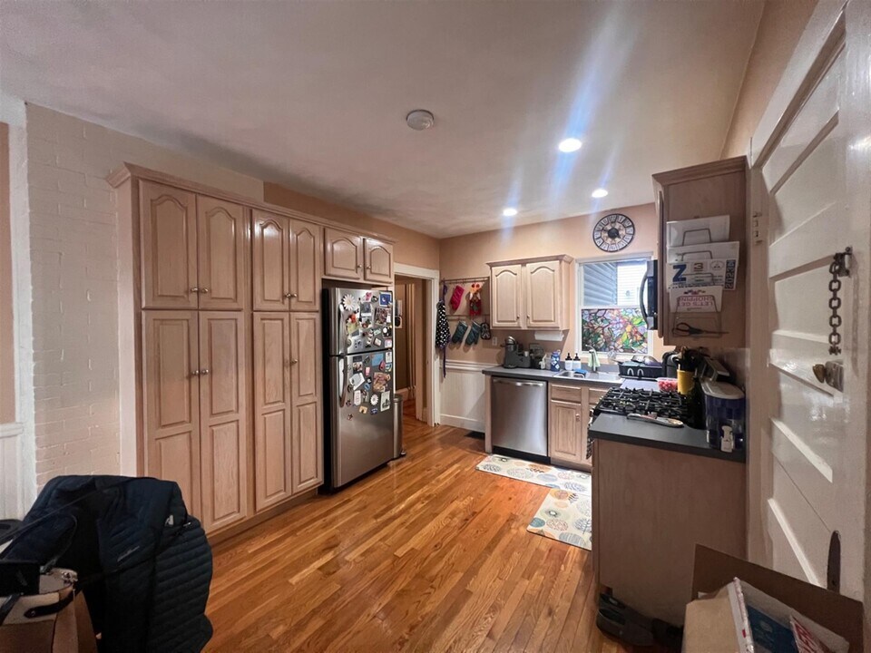 106 College Ave in Somerville, MA - Building Photo