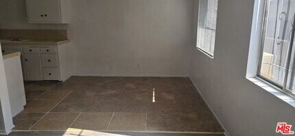 2630 S La Salle Ave in Los Angeles, CA - Building Photo - Building Photo