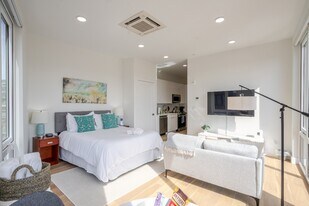 38 Hichborn St, Unit 401 in Boston, MA - Building Photo