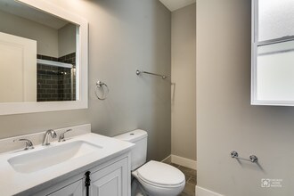 3565 W Wolfram St-Unit -2E in Chicago, IL - Building Photo - Building Photo