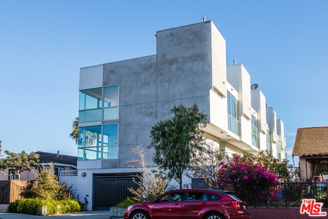 660 Rose Ave in Los Angeles, CA - Building Photo - Building Photo