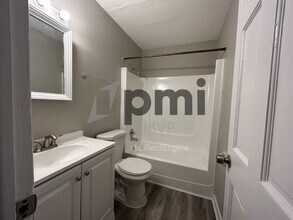 834 Whitethorne Ave in Columbus, OH - Building Photo - Building Photo