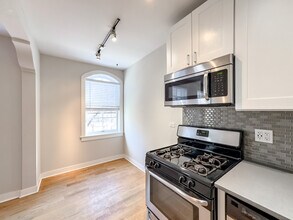 2425 N Kedzie Blvd in Chicago, IL - Building Photo - Building Photo