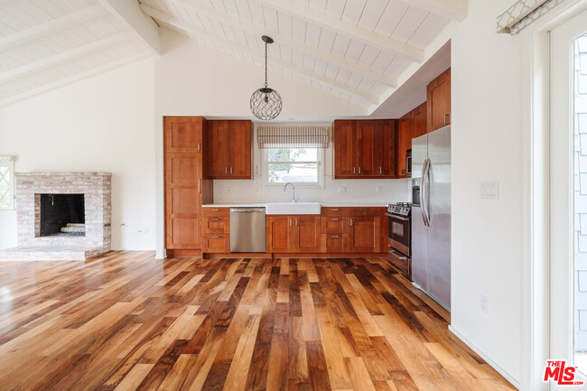 2850 Nichols Canyon Rd in Los Angeles, CA - Building Photo - Building Photo