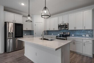 1109 Morning View Rd in Andice, TX - Building Photo - Building Photo