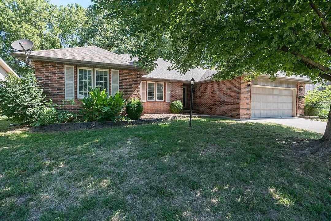 3829 W Blake Ct in Springfield, MO - Building Photo