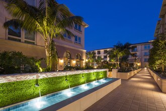 Villas at Playa Vista - Montecito in Playa Vista, CA - Foto de edificio - Building Photo