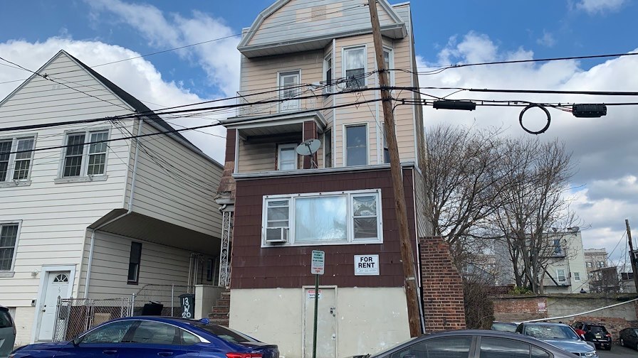 13 W 20th St in Bayonne, NJ - Building Photo