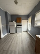 7 Brown Ave Ext in Stafford, CT - Foto de edificio - Building Photo