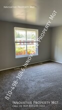 2256 Kevin David Dr in Flint, MI - Building Photo - Building Photo