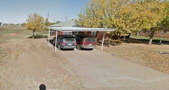 236 W Barclay Ave in Bronte, TX - Building Photo