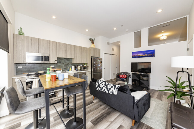 property at 2317 N Clark St