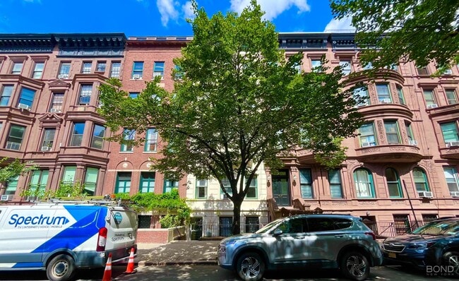 property at 31 W 75th St
