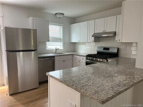 144 Rakoczy Ave in Fairfield, CT - Building Photo - Building Photo