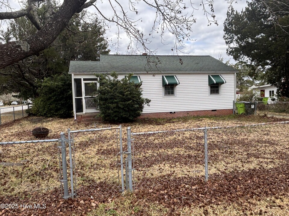 2210 Henderson Ave in New Bern, NC - Building Photo