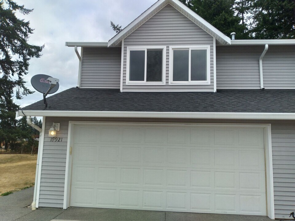 19921 9th Ave Ct E in Spanaway, WA - Building Photo