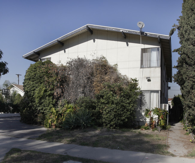 11577 Hamlin St in North Hollywood, CA - Building Photo - Building Photo