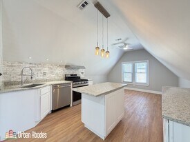 1721 W Nelson St, Unit J09W in Chicago, IL - Building Photo