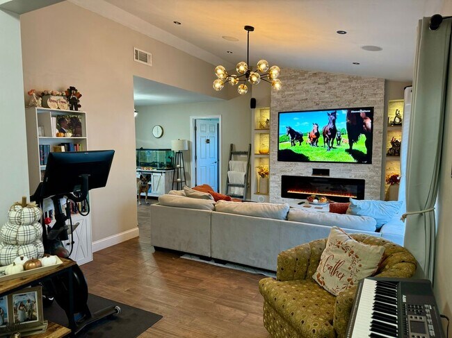 property at 1381 Wyndcliff Dr