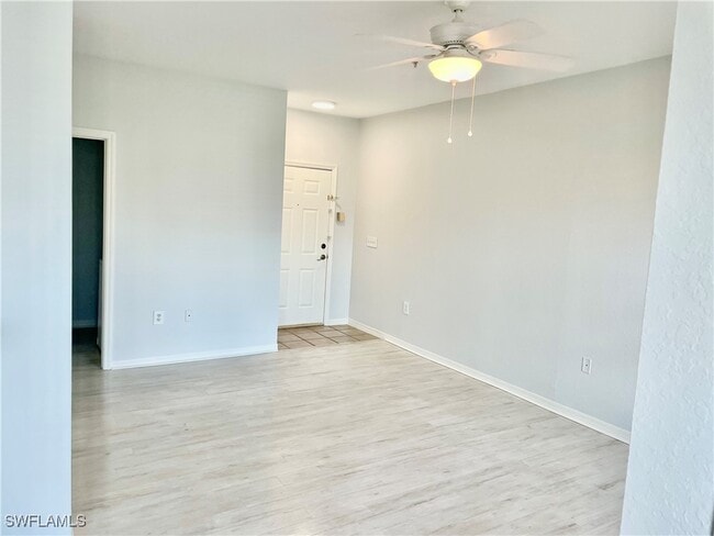 23600 Walden Center Dr in Bonita Springs, FL - Foto de edificio - Building Photo