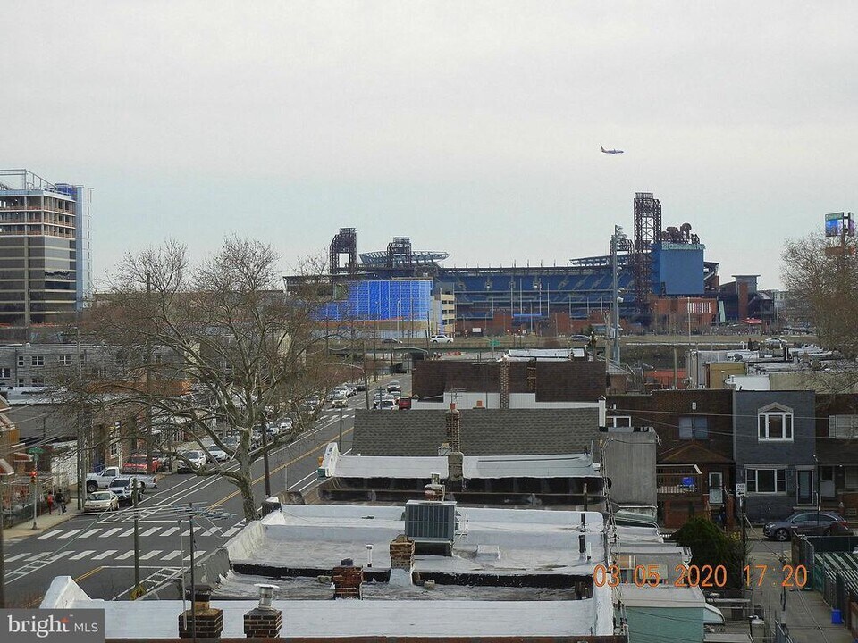 2700 S 10th St in Philadelphia, PA - Building Photo