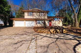 1058 18th Ave NW in Hickory, NC - Building Photo - Building Photo