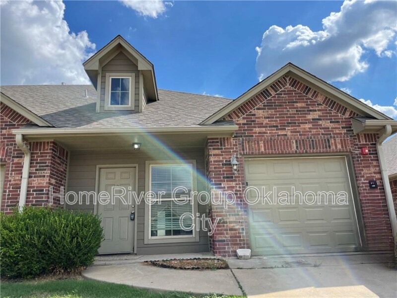 1014 SW 92nd St in Oklahoma City, OK - Building Photo