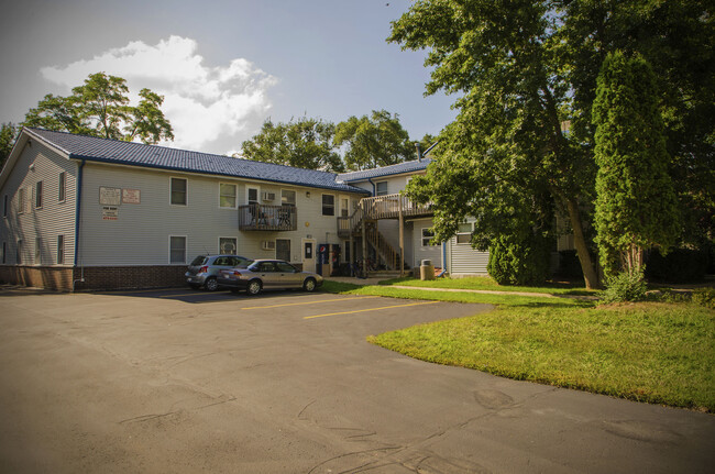 Prairie Place Apartments in Whitewater, WI - Building Photo - Building Photo