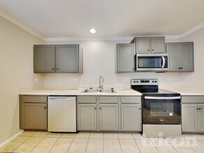 10710 Terrace Crest in San Antonio, TX - Foto de edificio - Building Photo