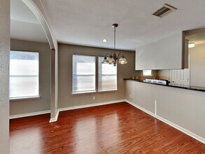 5129 Jezebel St in Houston, TX - Foto de edificio - Building Photo