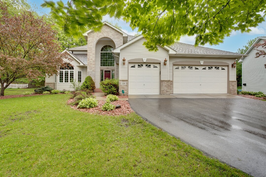 324 Pendryn Hill Curve in Woodbury, MN - Building Photo