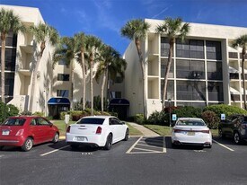 6114 43rd St W in Bradenton, FL - Building Photo