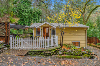 12061 Pleasant Way in Sunol, CA - Building Photo - Building Photo