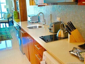 6801 Collins Ave-Unit -615 in Miami Beach, FL - Building Photo - Building Photo