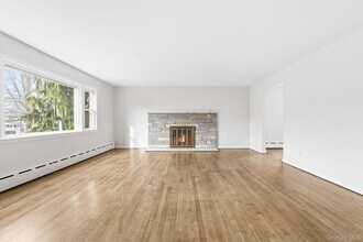 222 Park Ave E in Harrison, NY - Building Photo - Building Photo