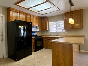 236 S American St in Ridgecrest, CA - Foto de edificio - Building Photo