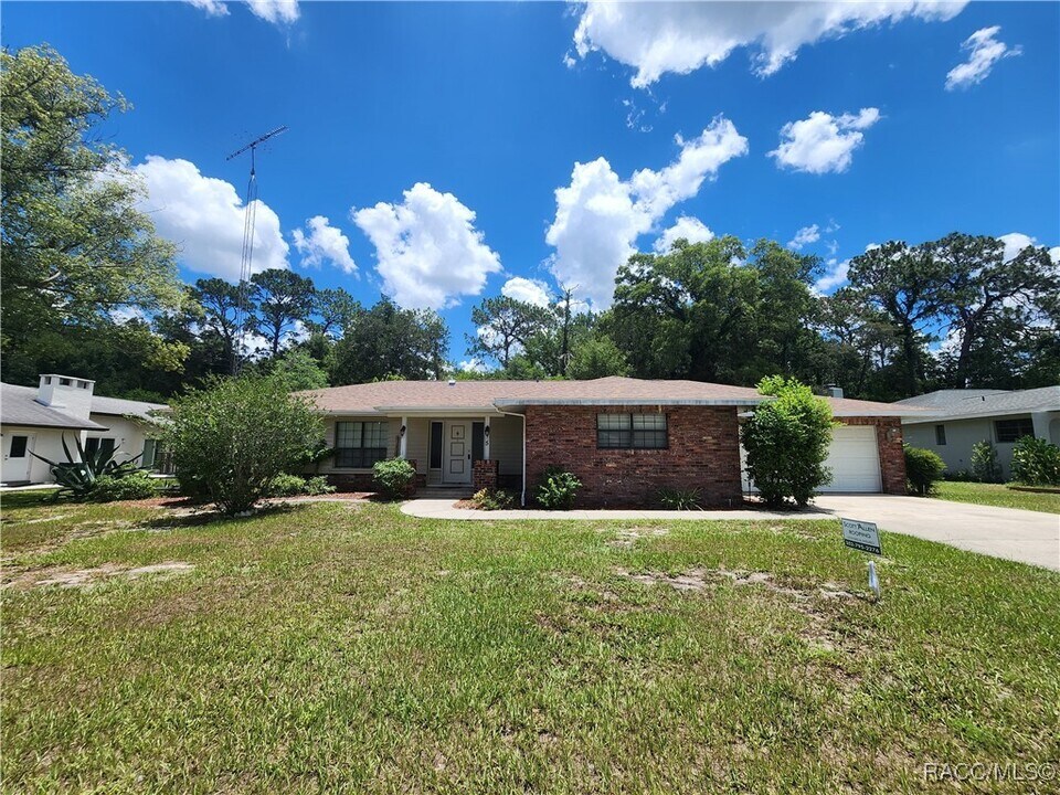 5 Lysiloma Ct in Homosassa, FL - Building Photo