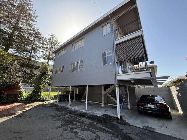 2418 Ashby Ave in Berkeley, CA - Building Photo - Building Photo