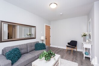 442 W Belden Ave, Unit 302W in Chicago, IL - Building Photo - Building Photo